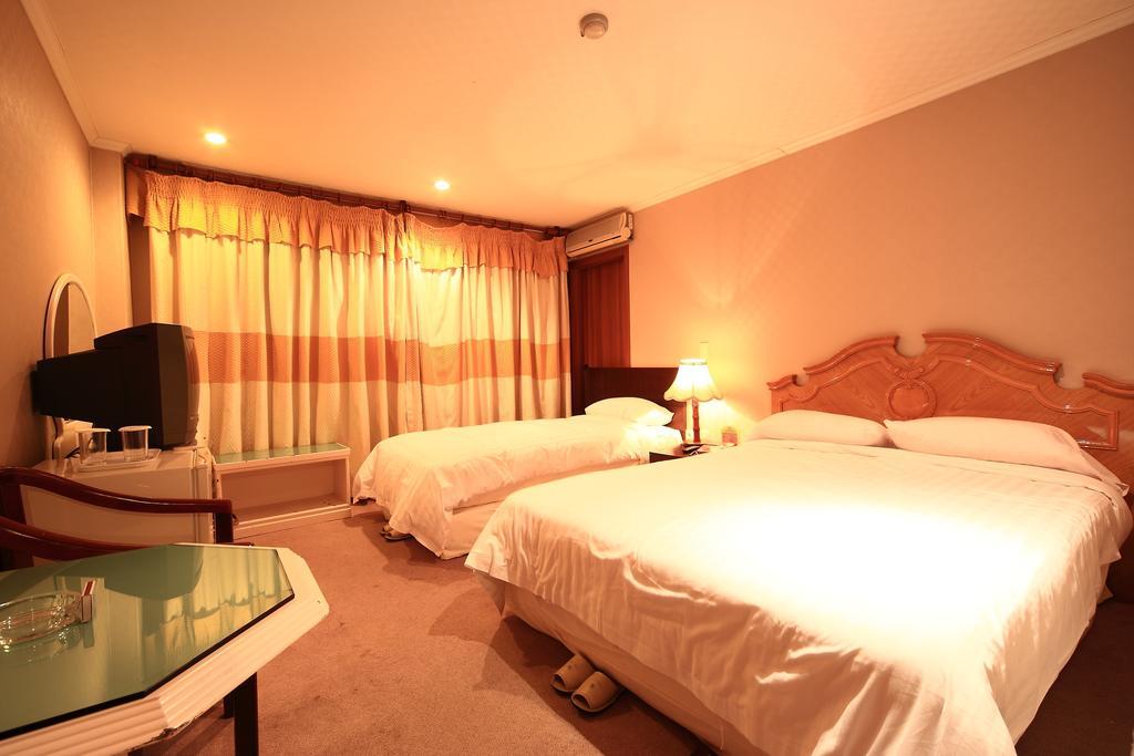 Lake Hills Hotel Songnisan Boeun Habitación foto