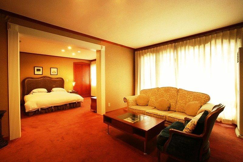 Lake Hills Hotel Songnisan Boeun Habitación foto