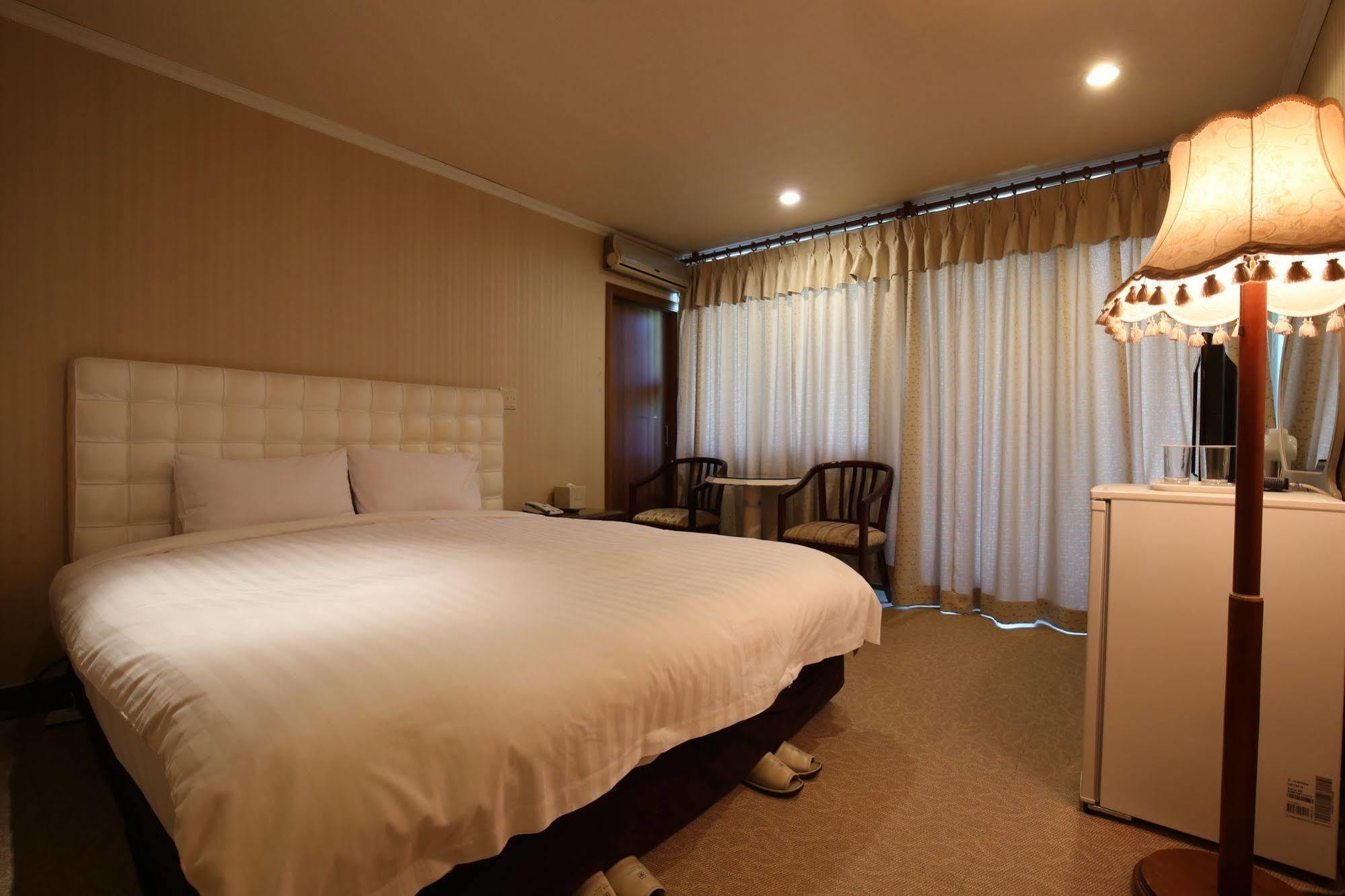 Lake Hills Hotel Songnisan Boeun Exterior foto